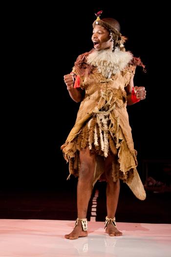 Imbongi James Mbhele in Musa Hlatshwayo's 'uZulu noQwabe'.
Photographer: Val Adamson