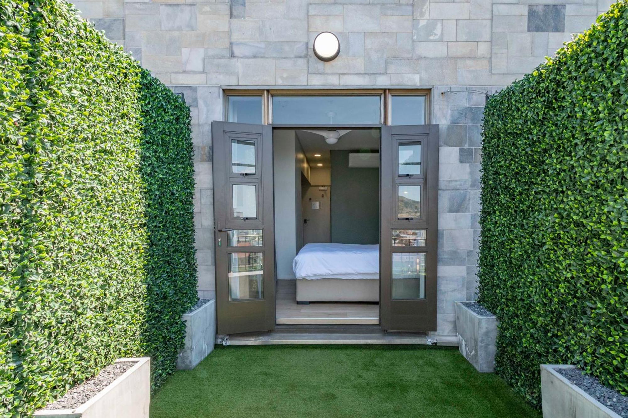 Staying In Cape Town CBD: 10 Central Hotels Compared