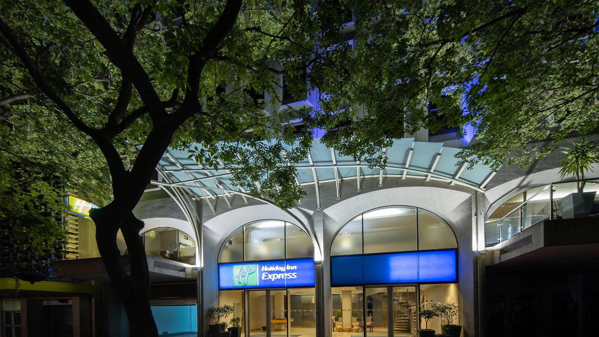 1 Business Hotel in Cape Town CBD Worth Booking in 2025