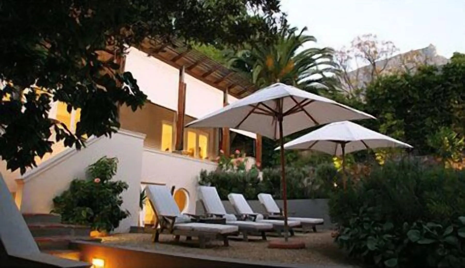 5 Smart Hotels Near Rhodes Memorial for Couples
