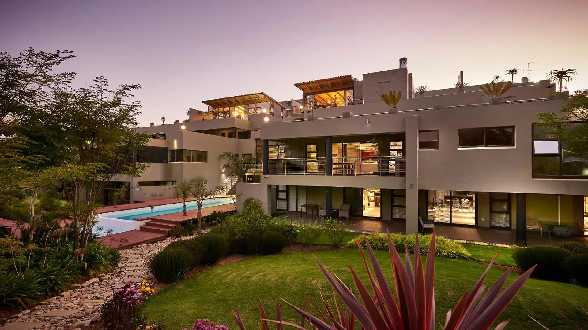 7 Smart 4-Star Hotels in Sandton Worth Booking